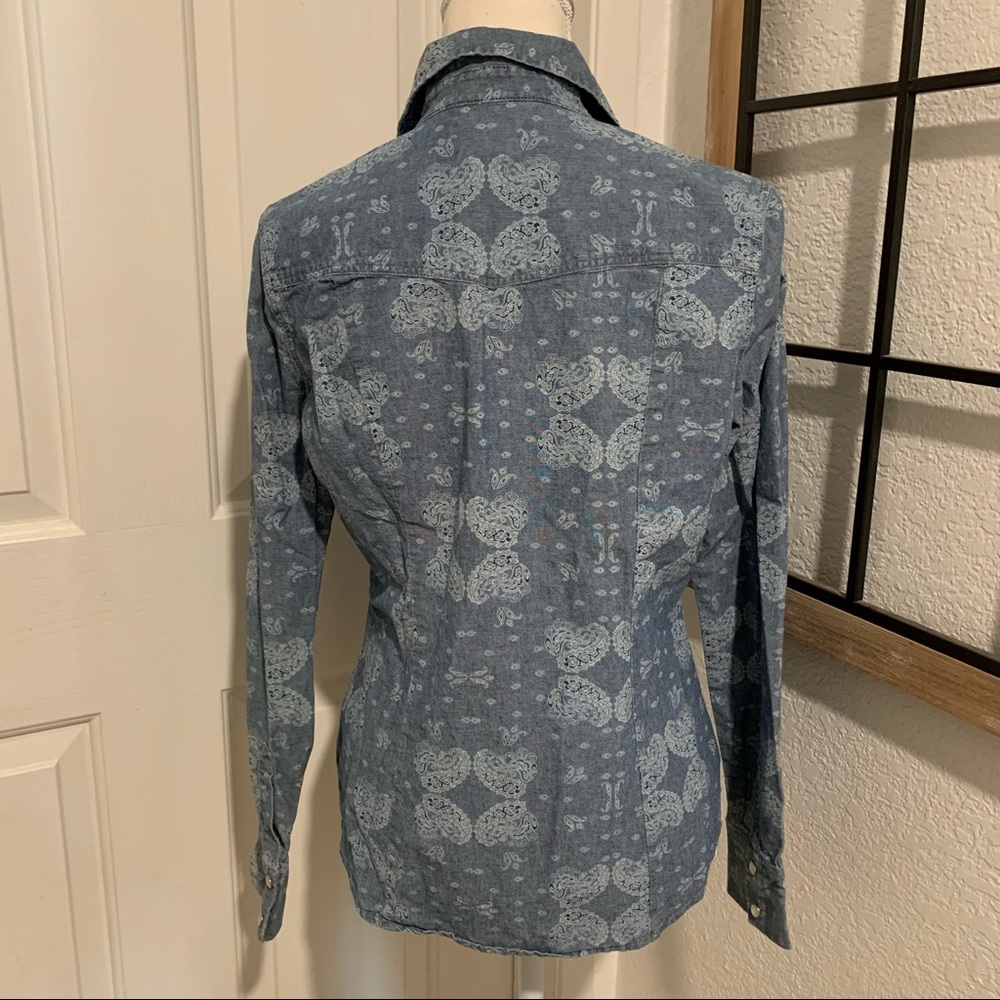 Levi’s long sleeve paisley jean colored shirt S - Picture 2 of 9